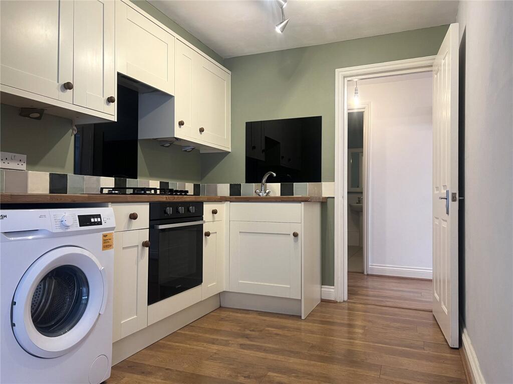 Apartment in Bromley - View 3