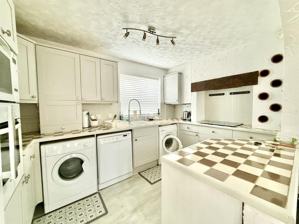 Lacy Close, Longlevens, Gloucester photo 4