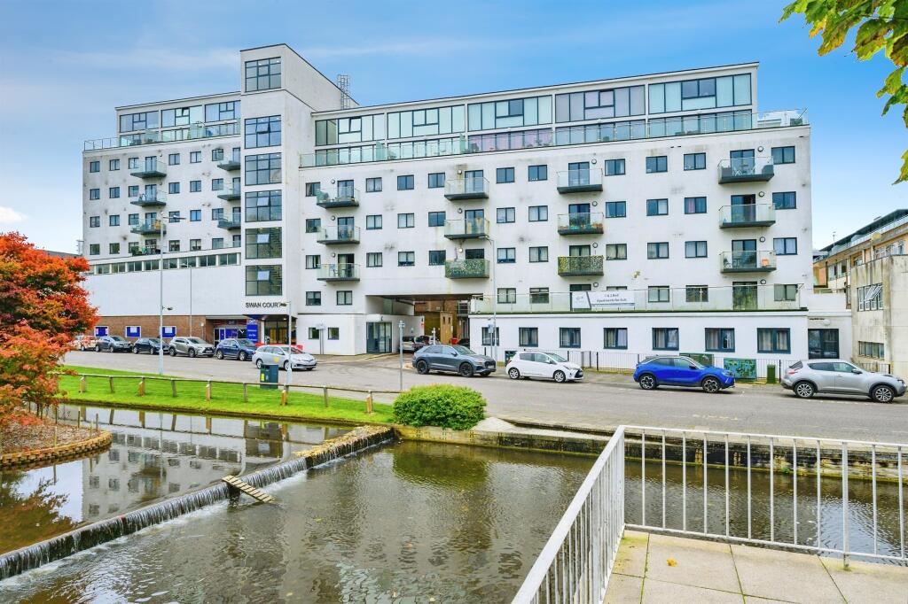 Main image of property: Waterhouse Street, Hemel Hempstead