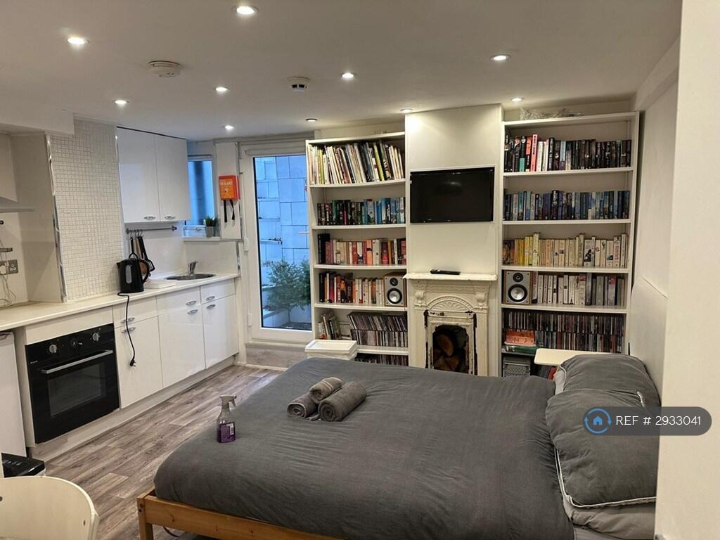 Main image of property: Cross Green Lane, Leeds, LS9