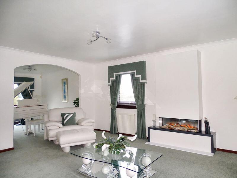 6 Ramsey Tullis Drive, Tullibody FK10 2UD photo 3
