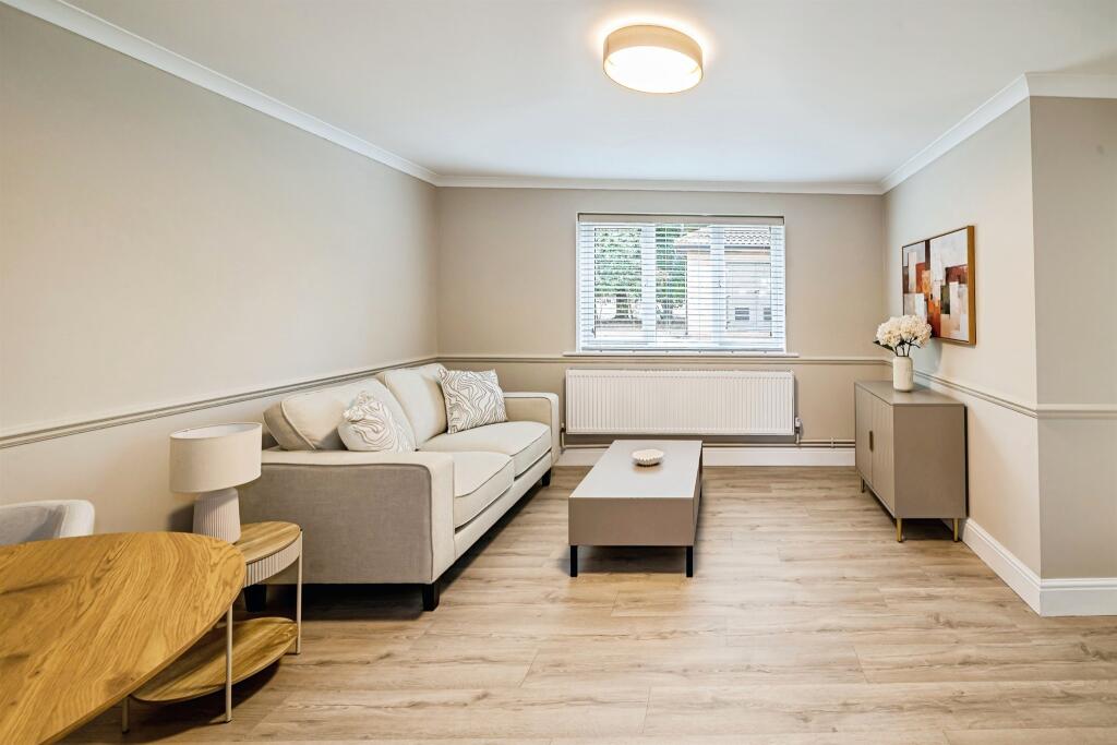 Apartment in Slough - More
