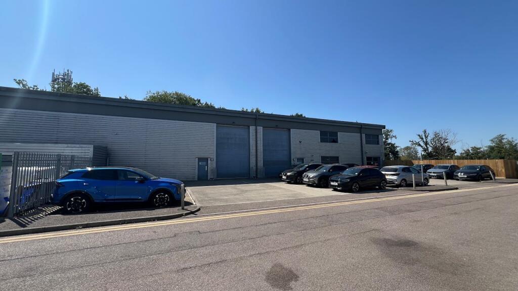 27-28 Stansted Distribution Centre - External Ph