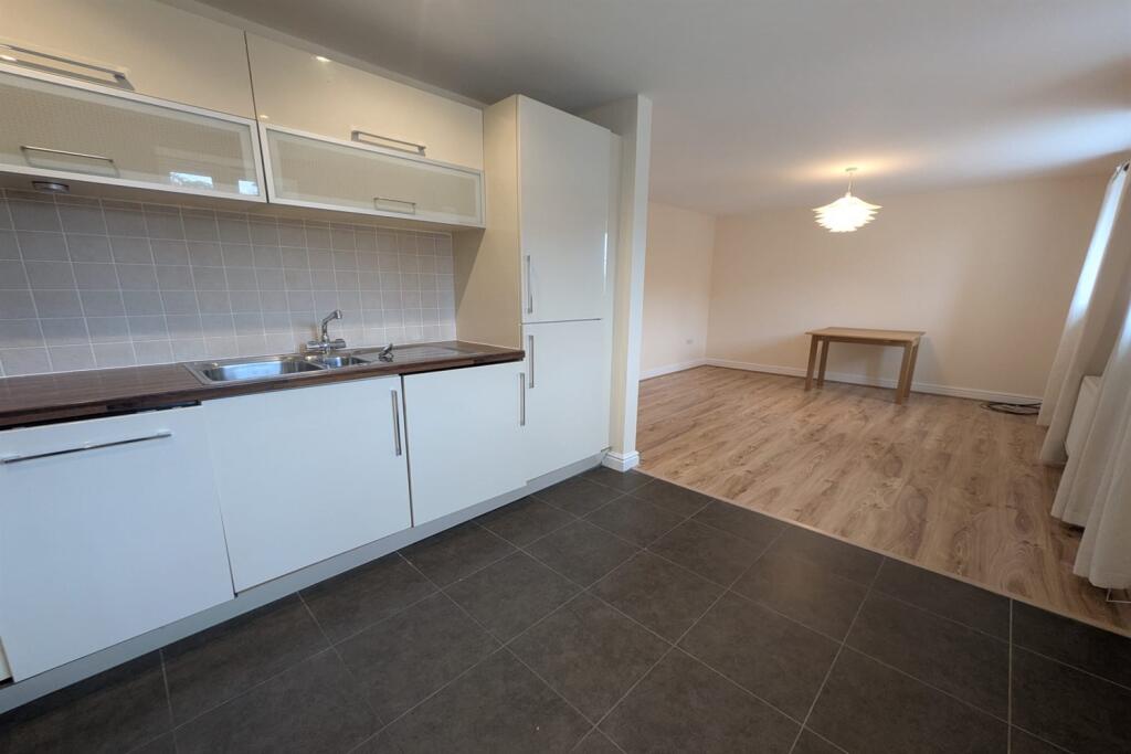 Apartment in Nottingham, Beeston - View 4
