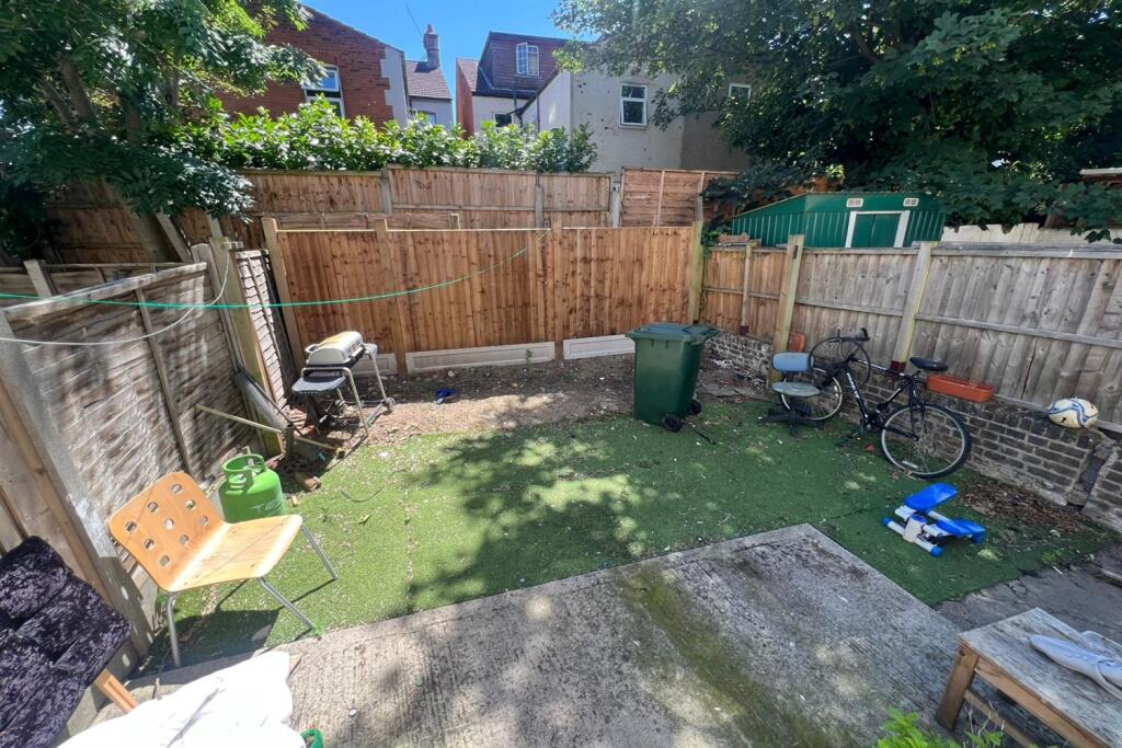 House in Southend-on-Sea, Essex - More