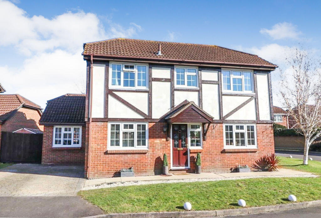 3-bed detached on Walker Gardens, Grange Park, Hedge End, SO30, £445,000