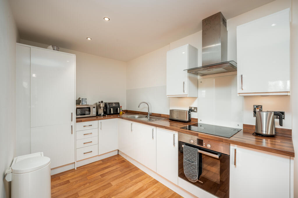 Apartment in Birmingham, West Midlands - View 4