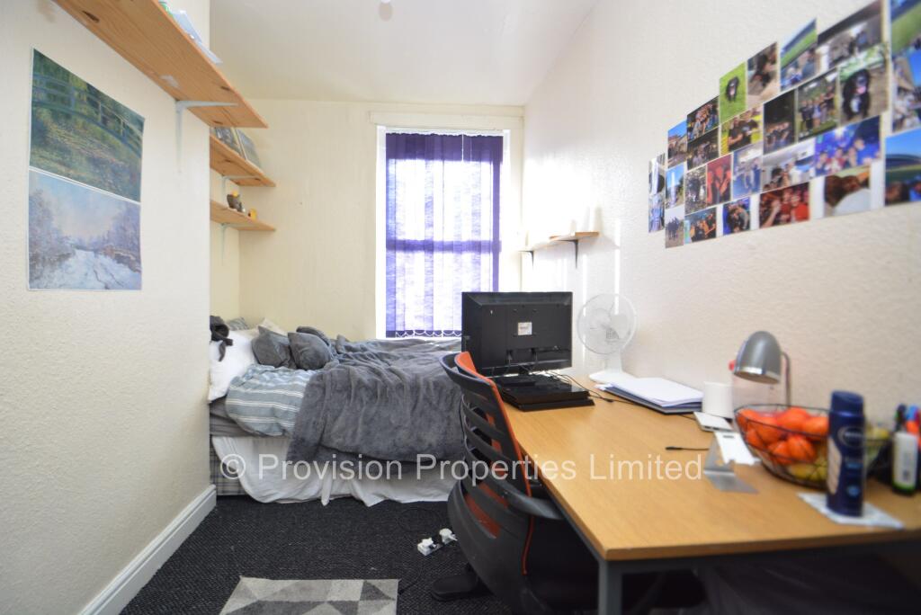 8 bedroom terraced house for rent