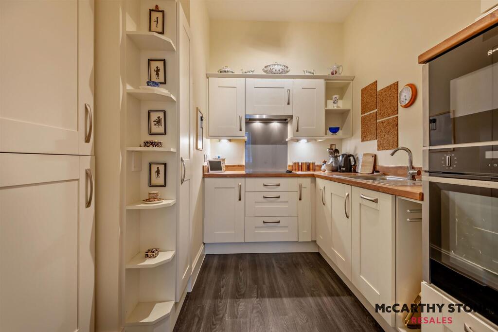 Apartment in Dorchester, Poundbury - More