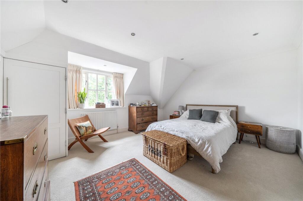 Apartment in Waverley, Lower Bourne, Farnham - View 2