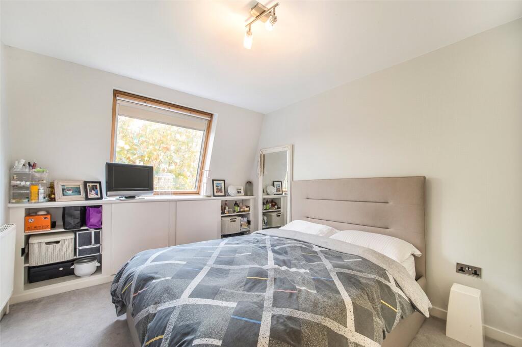 Apartment in London - More