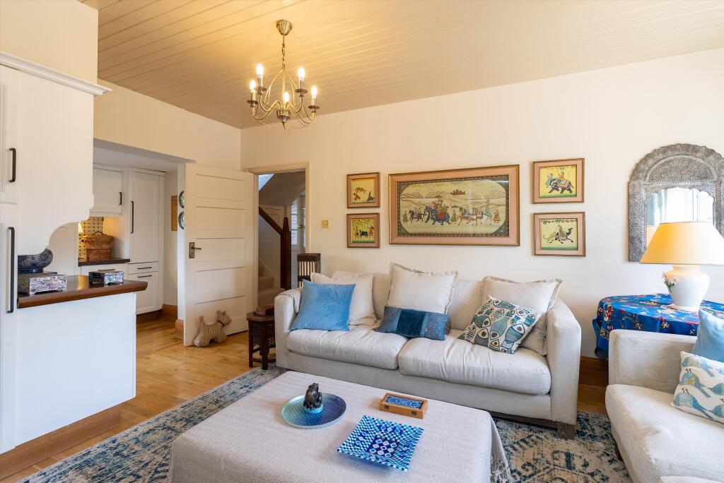House in Kingston upon Thames - More