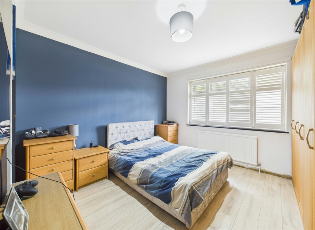 Walnut Way, Ruislip - More