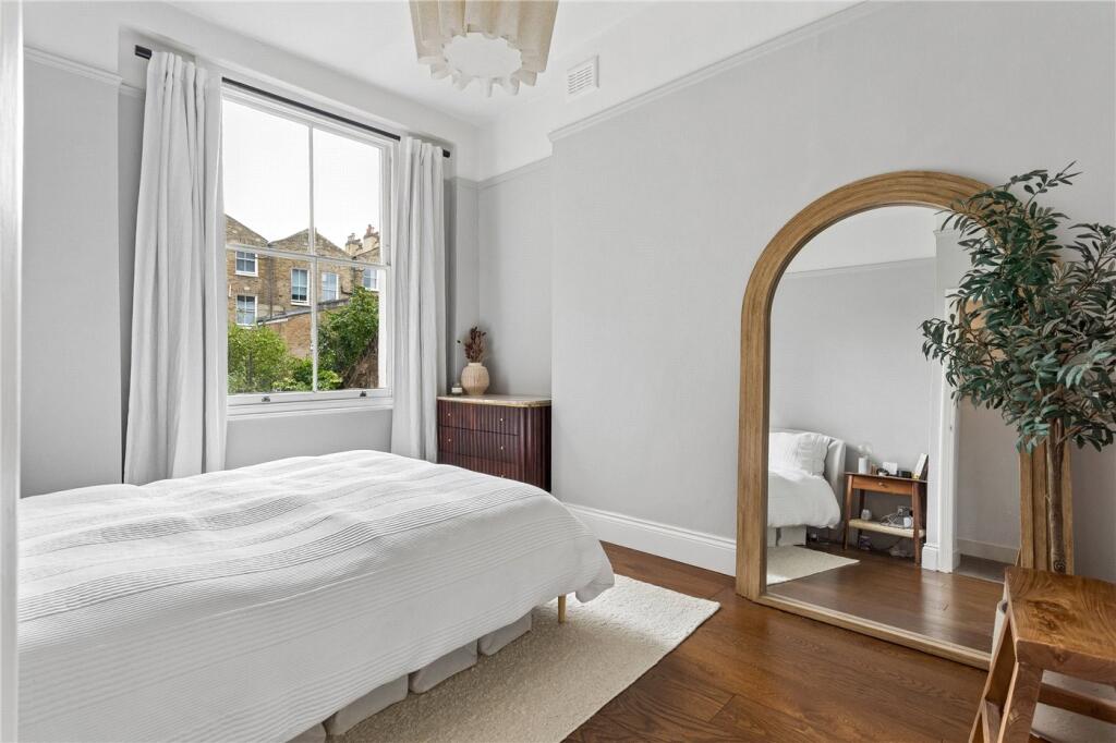 Apartment in London - More
