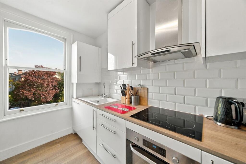 Apartment in Twickenham, East Twickenham, St Margarets - View 3