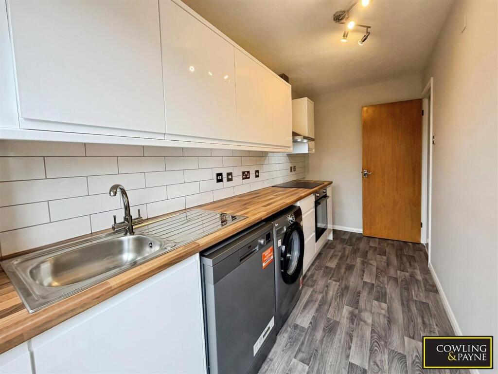 Apartment in Southend-on-Sea - View 3
