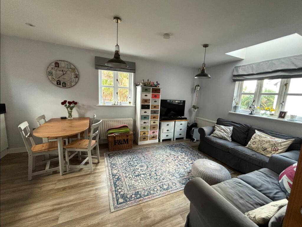 Apartment in Brentwood, Essex - View 3