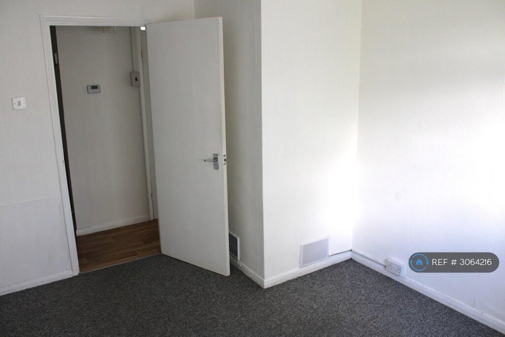 Apartment in Dudley, West Midlands - More