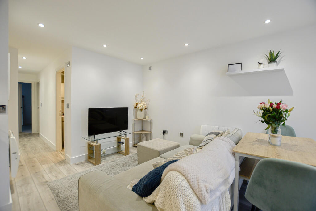 Mellor Road, Cheadle Hulme photo 3