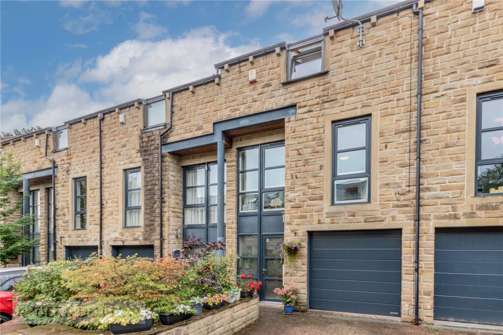 3-bed house on Tamewater Court, Dobcross, Saddleworth, OL3, £375,000