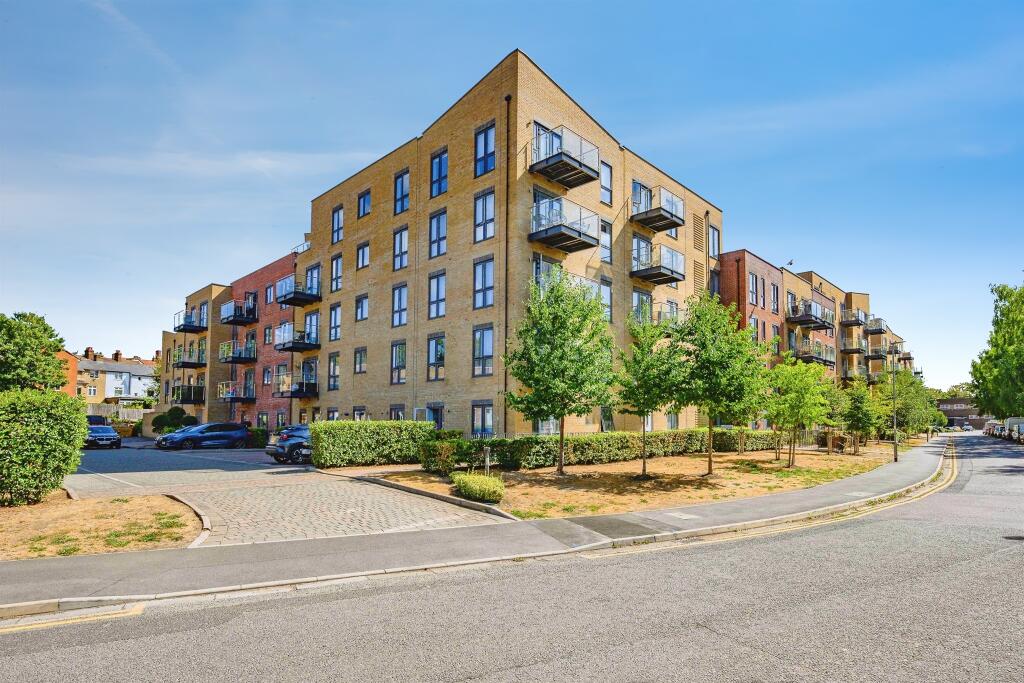 Main image of property: Frogmore Road, Hemel Hempstead