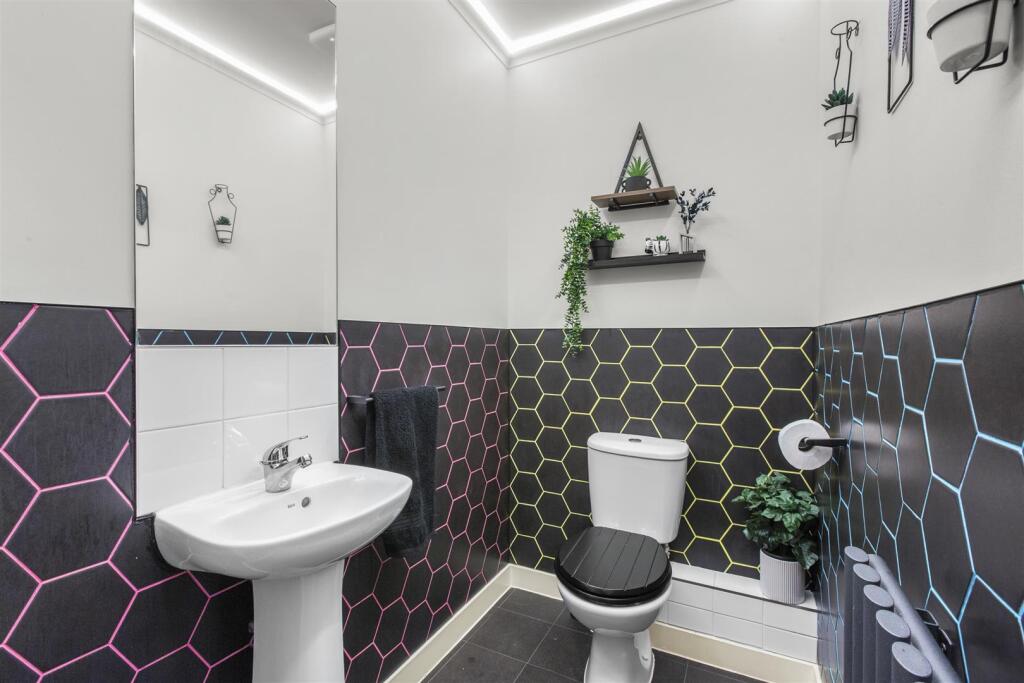 House in Hemel Hempstead - More