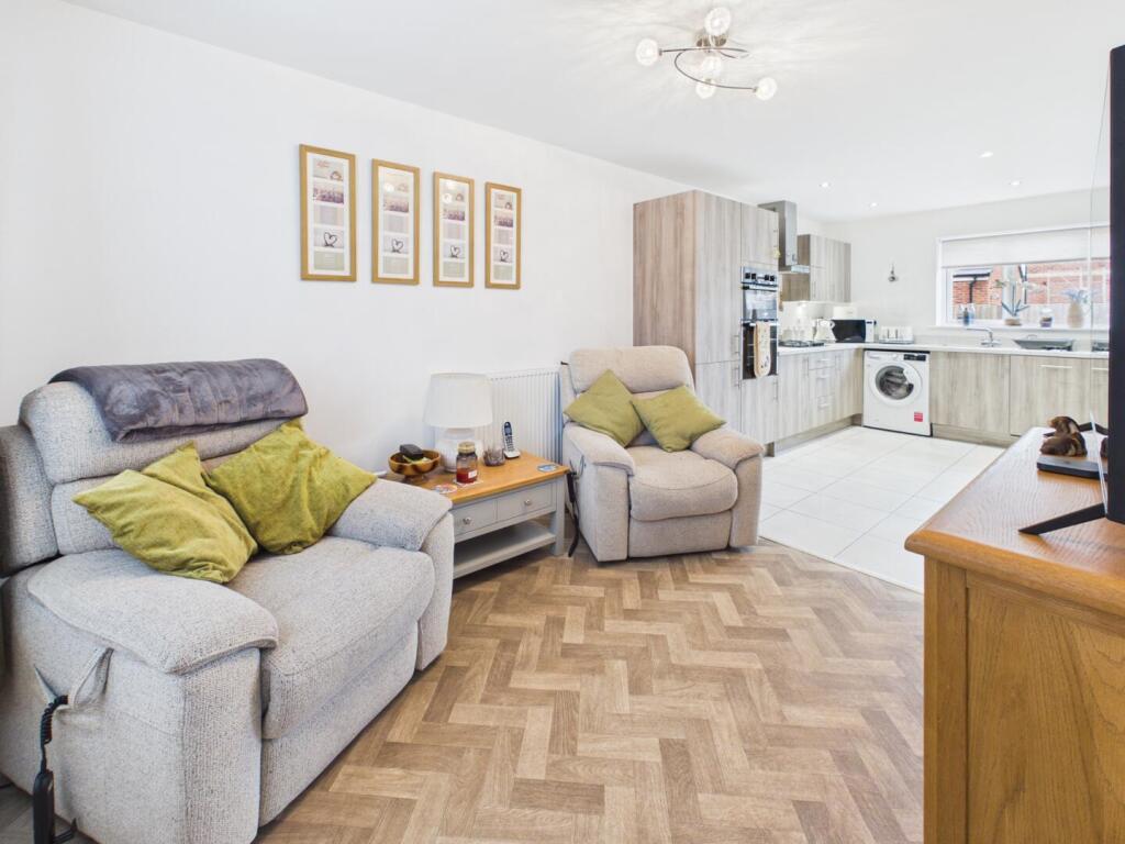 House in East Lindsey, Town End, Woodhall Spa - More