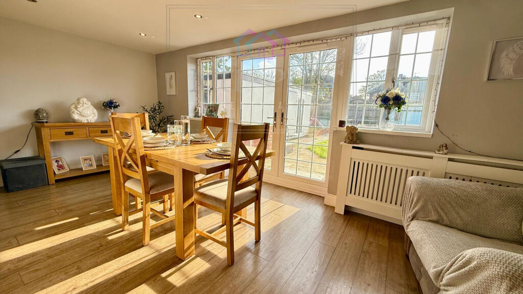 House in Wakefield, Chequerfield - View 5