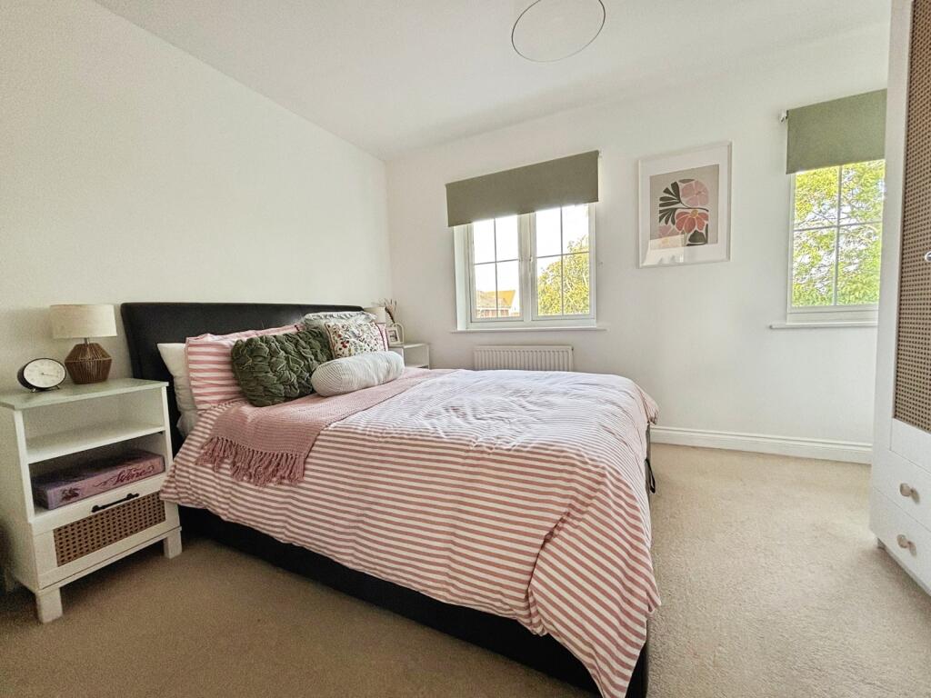 House in Reading, Newtown - More