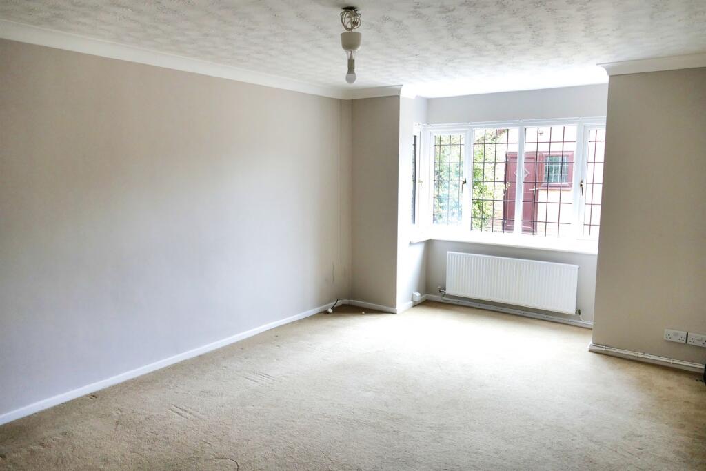 House in Warrington, Westbrook, Great Sankey - More