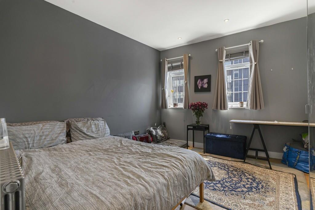 Apartment in Croydon - View 3
