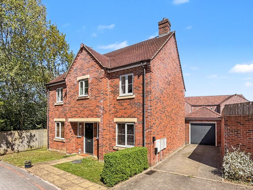Main image of property: 5 Cottesbrooke Close, Daventry, NN11 8BF