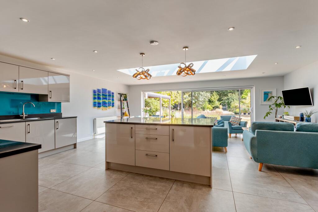 House in Chelmsford, Woodham Ferrers and Bicknacre - View 3