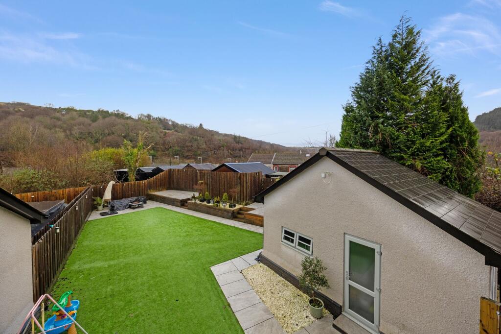 Ael-Y-Bryn, Trehafod, CF37 photo 3