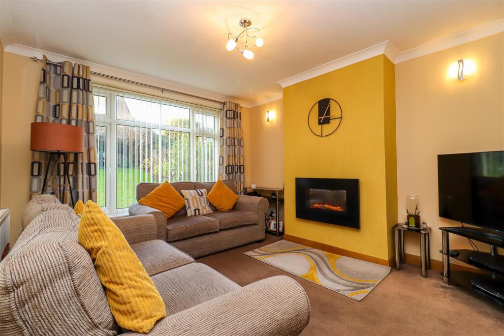Manor Rise, Walton, Wakefield photo 4