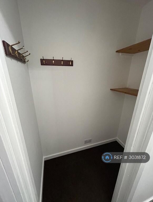 Apartment in Redhill - View 5
