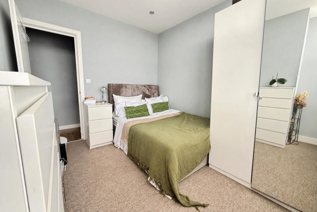 Apartment in Rushmoor, Hampshire - View 4