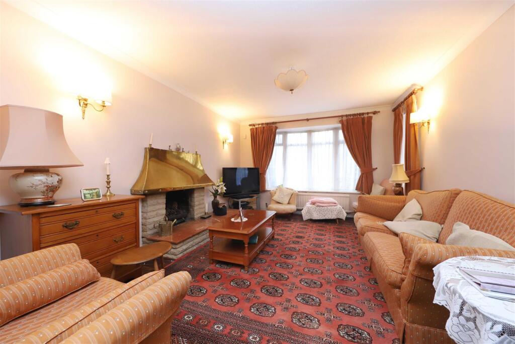 The Chantry, Hillingdon, UB8 photo 2