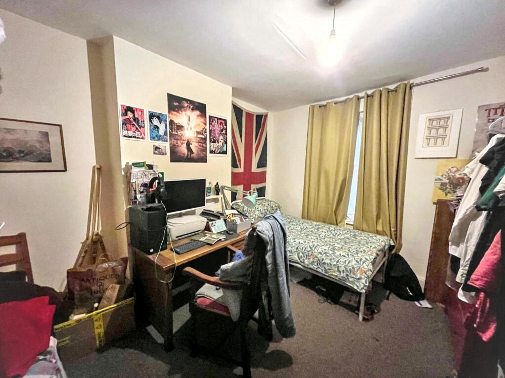 House in Croydon - More
