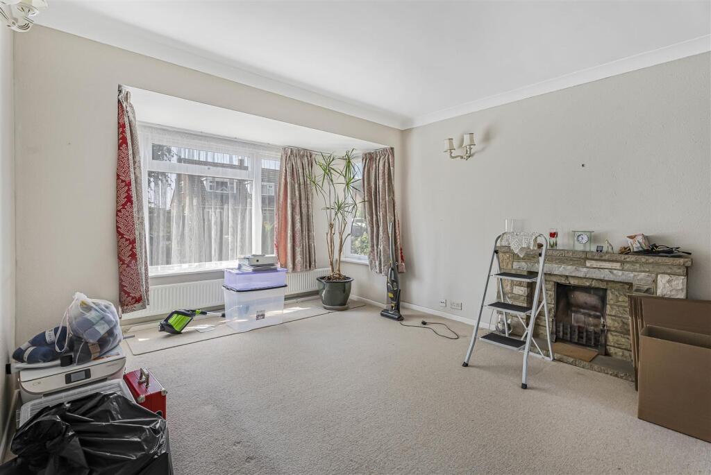 Cowper Crescent, Bengeo photo 3