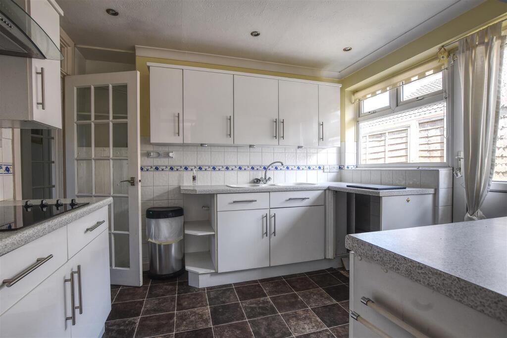 House in Bexhill-on-Sea, Pebsham - View 4
