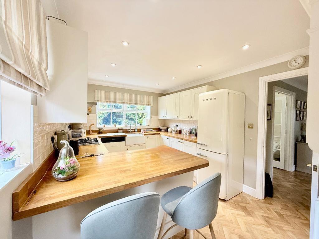 Saffron Close, Luton, LU2 - View 4