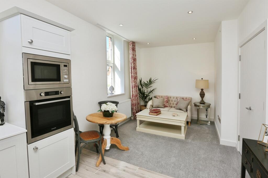 Wakeley Drive, Gosport photo 3