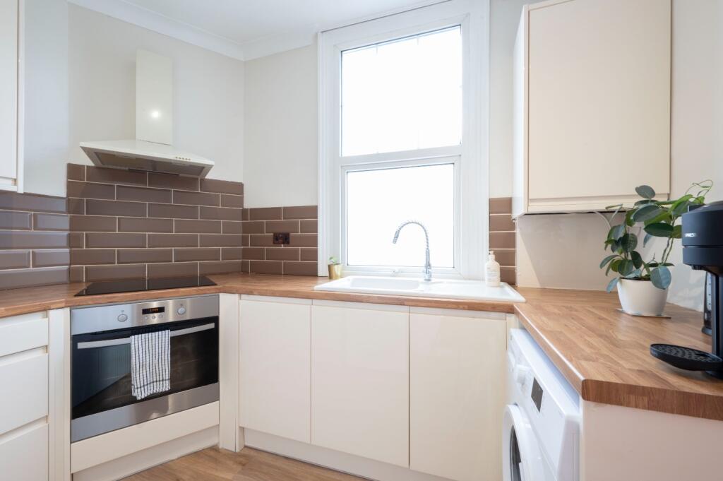 Apartment in Twickenham - View 3