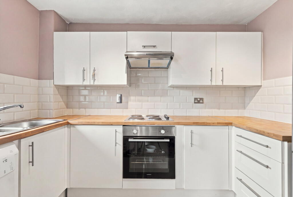 Apartment in Basildon, Essex - View 4
