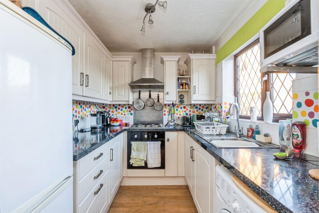 Winchester Way, Totton, Southampton photo 3