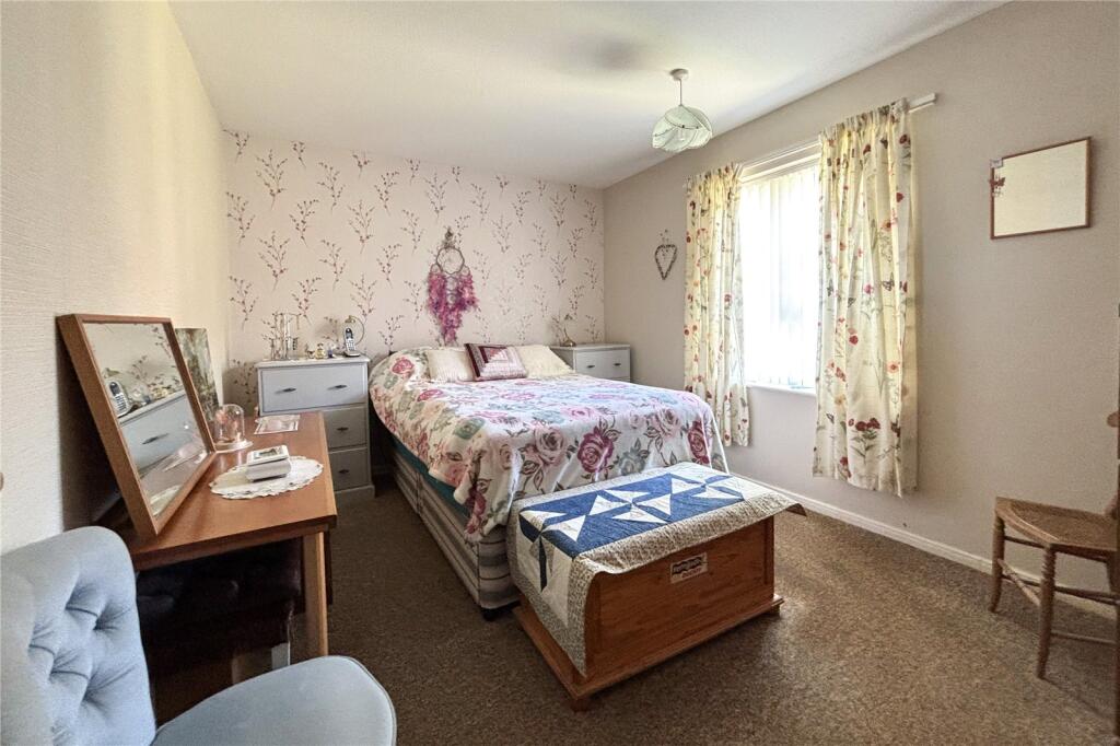 Fountain Court, Westbury photo 4