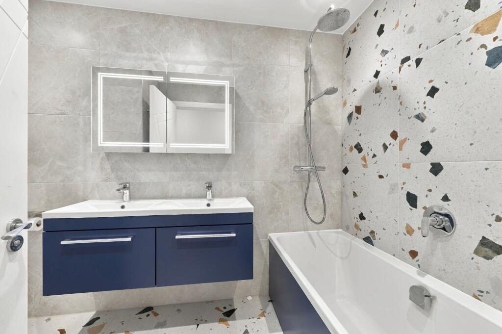 House in London - View 5