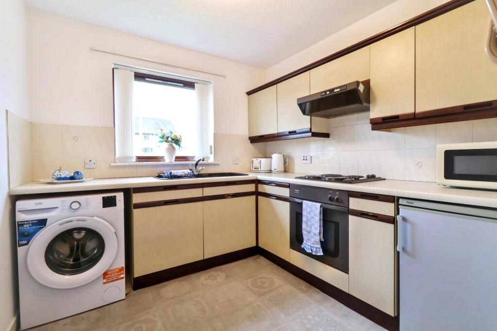 Apartment in Paisley, Renfrewshire - More