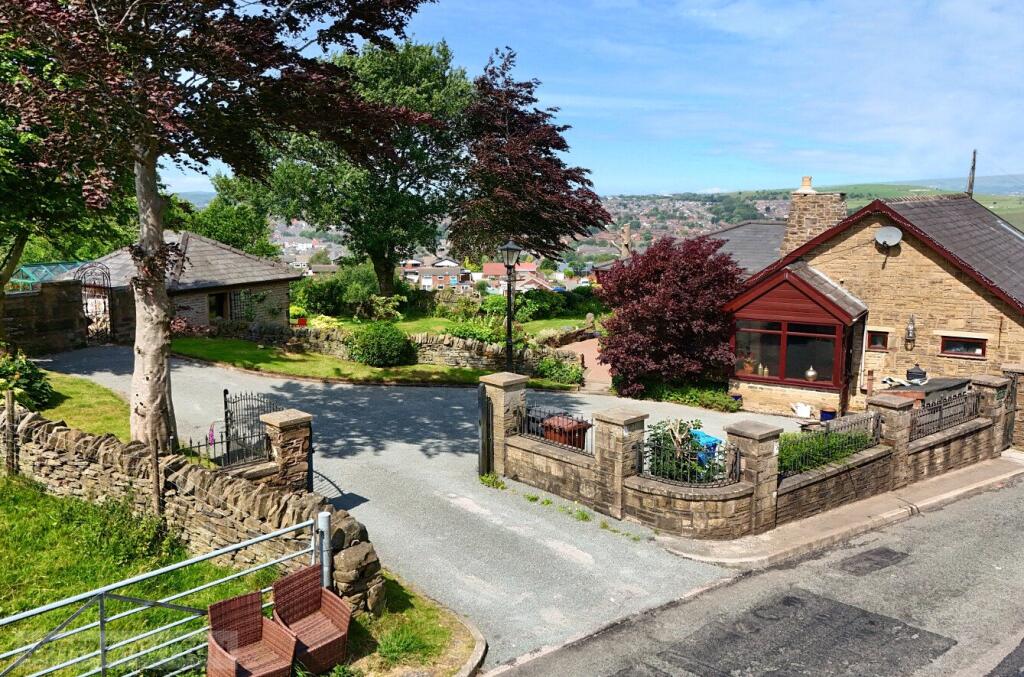 3-bed detached on Grains Road, Shaw, Oldham, Greater Manchester, OL2, £624,950